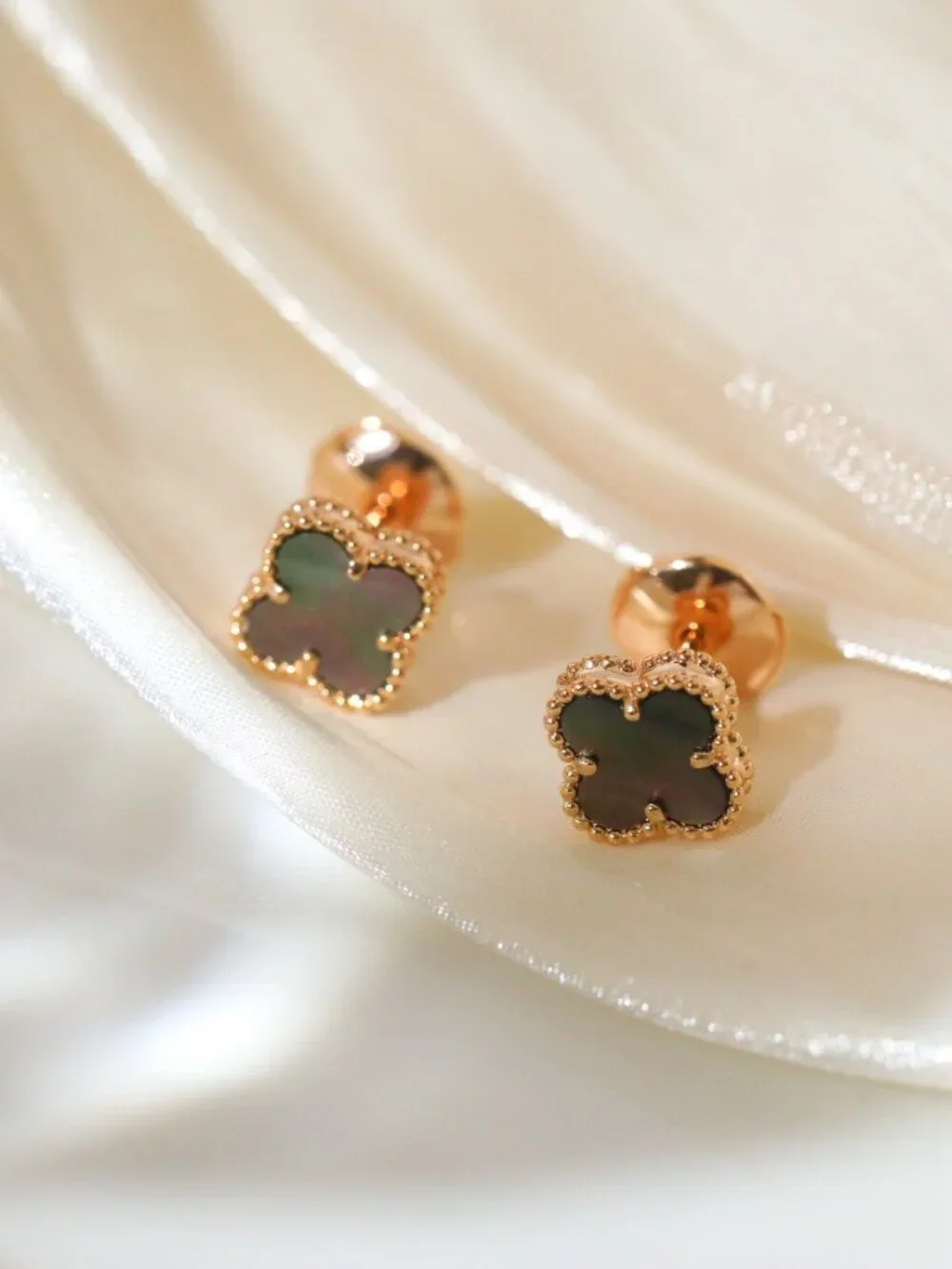 Excellent Used Condition Van Cleef & Arpels ​Earrings